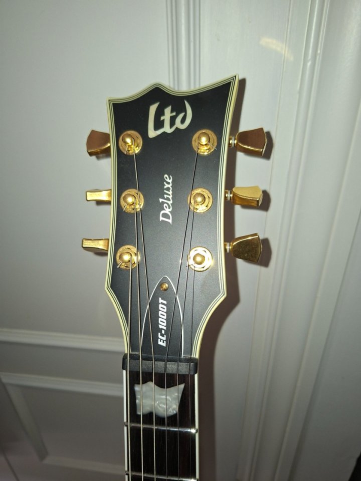 ESP LTD EC-1000T Deluxe (Vintage White) de segunda mano · Foto 2 de 5 · Cádiz · 900 €