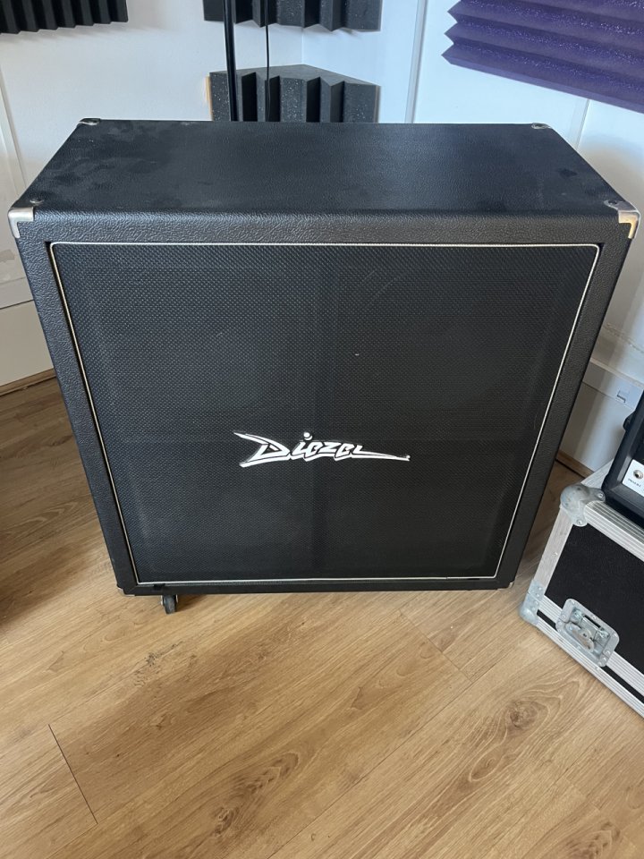 Pantalla Diezel Frontloaded 4x12 V30 de segunda mano · Foto 2 de 3 · Toledo · 750 €