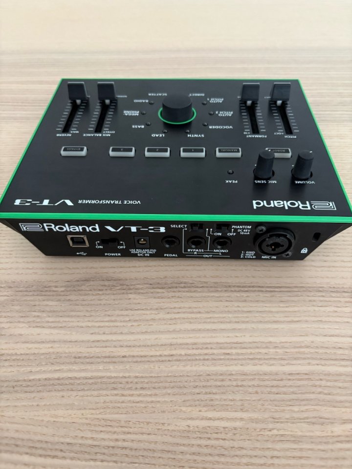 Roland Vt-3 + Decksaver de segunda mano · Foto 3 de 6 · Madrid · 200 €