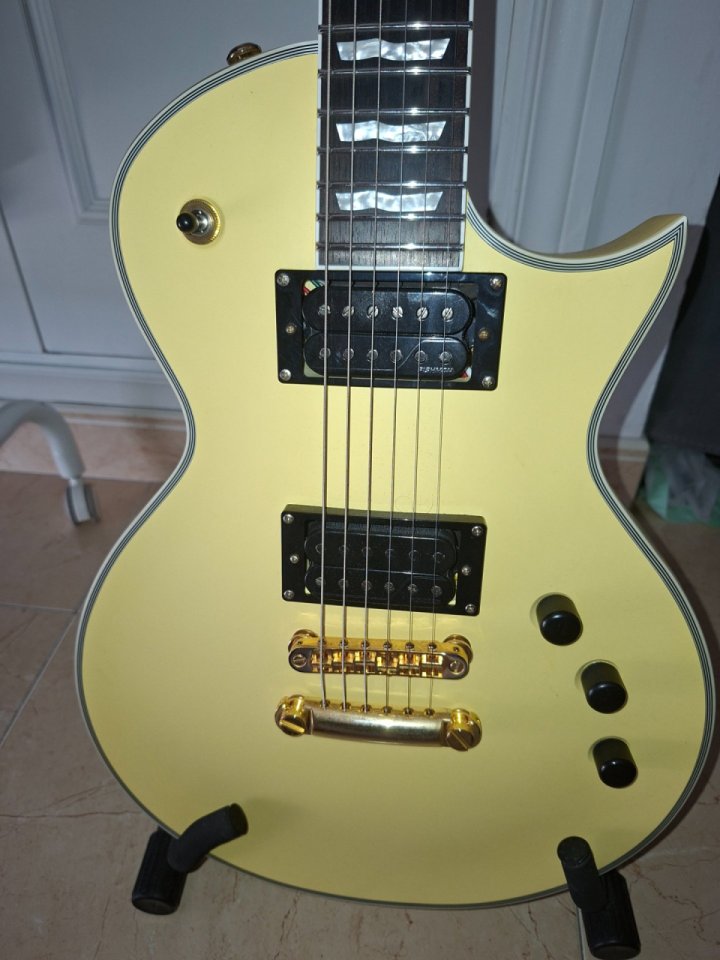 ESP LTD EC-1000T Deluxe (Vintage White) de segunda mano · Foto 3 de 5 · Cádiz · 900 €