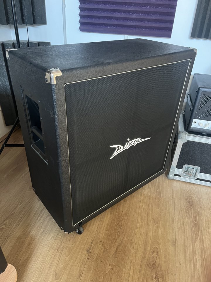 Pantalla Diezel Frontloaded 4x12 V30 de segunda mano · Foto 3 de 3 · Toledo · 750 €
