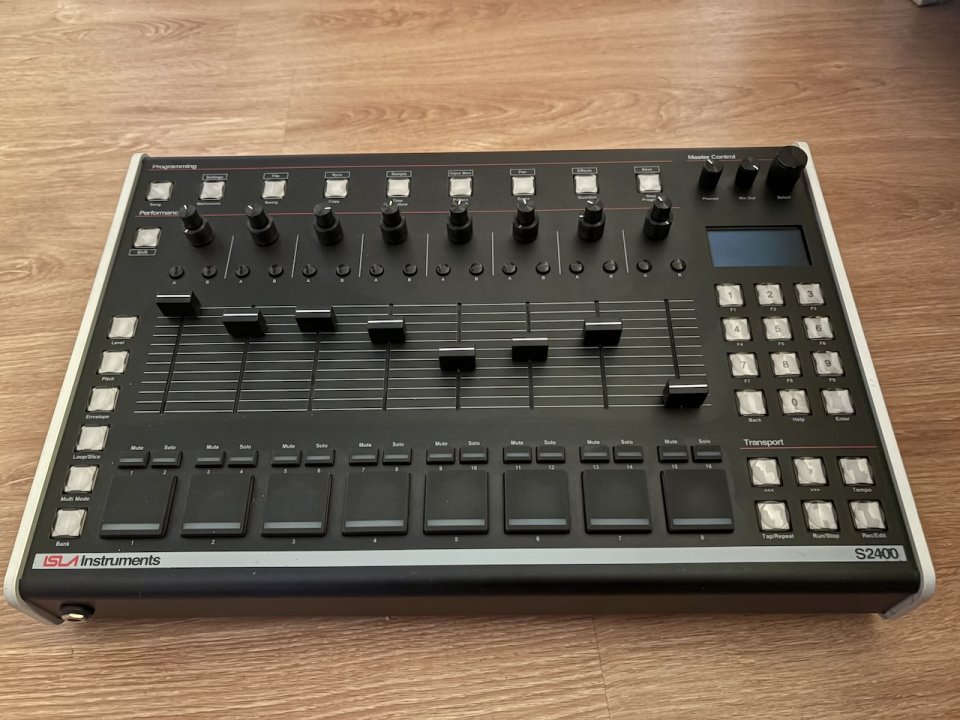 Isla S2400 Caja De Ritmo Con DSP Card