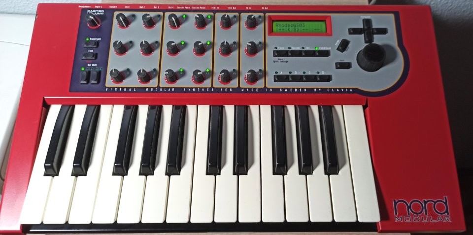 Estudio completo: sintes,racks,mesa digital-(Moog, DSI, Nord, Korg, Roland)