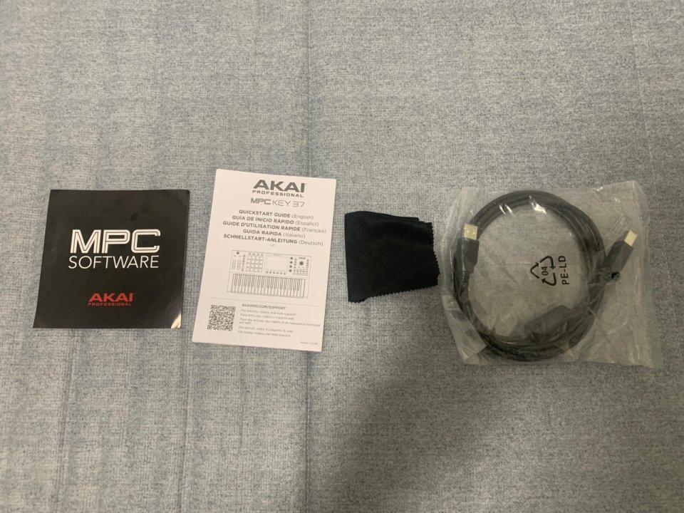 Akai MPC Key 37 + Decksaver de segunda mano · Foto 9 de 9 · Granada · 575 €
