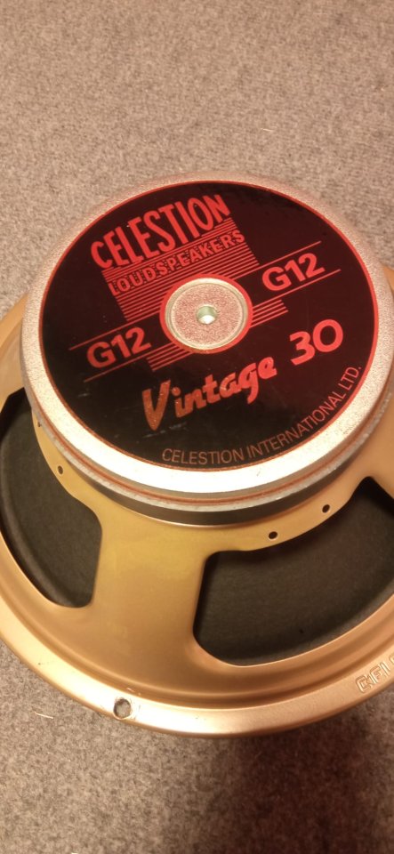 Celestion Vintage 30 8ohms de segunda mano · Foto 1 de 4 · Lugo · 70 €