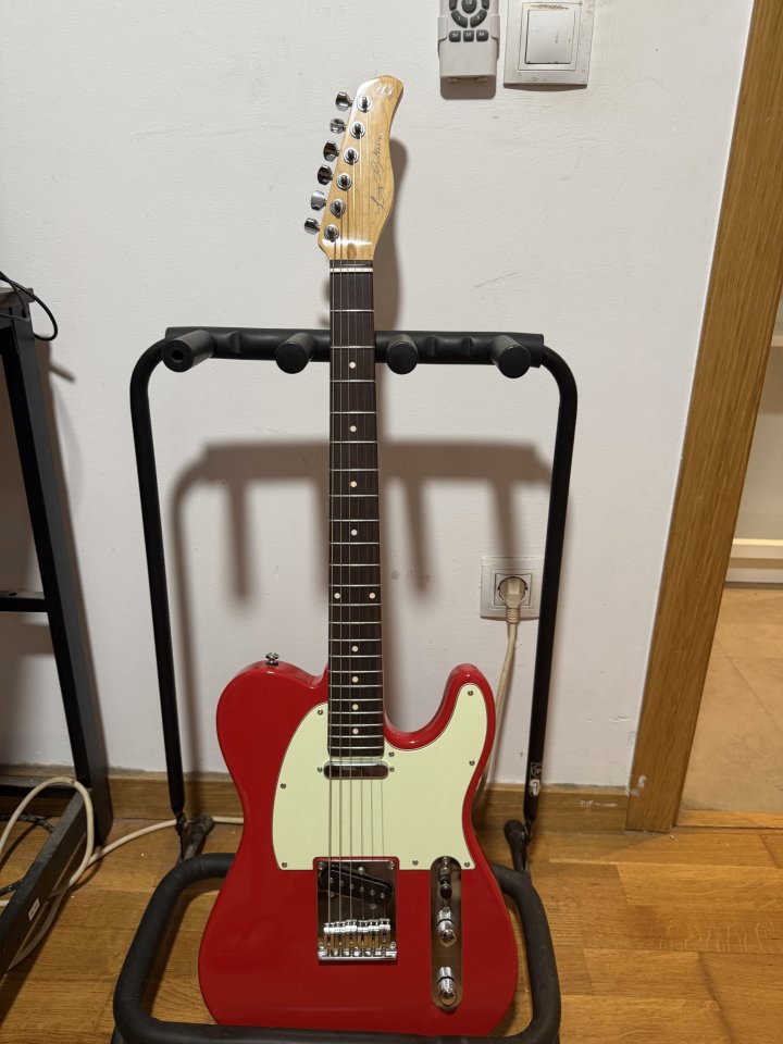 Guitarra Sire Larry Carlton T3 Dakota Red de segunda mano · Foto 1 de 9 · Valencia · 250 €
