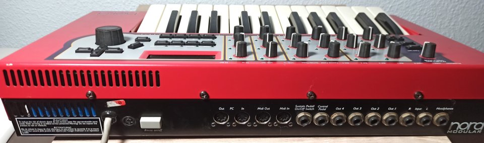 Estudio completo: sintes,racks,mesa digital-(Moog, DSI, Nord, Korg, Roland)