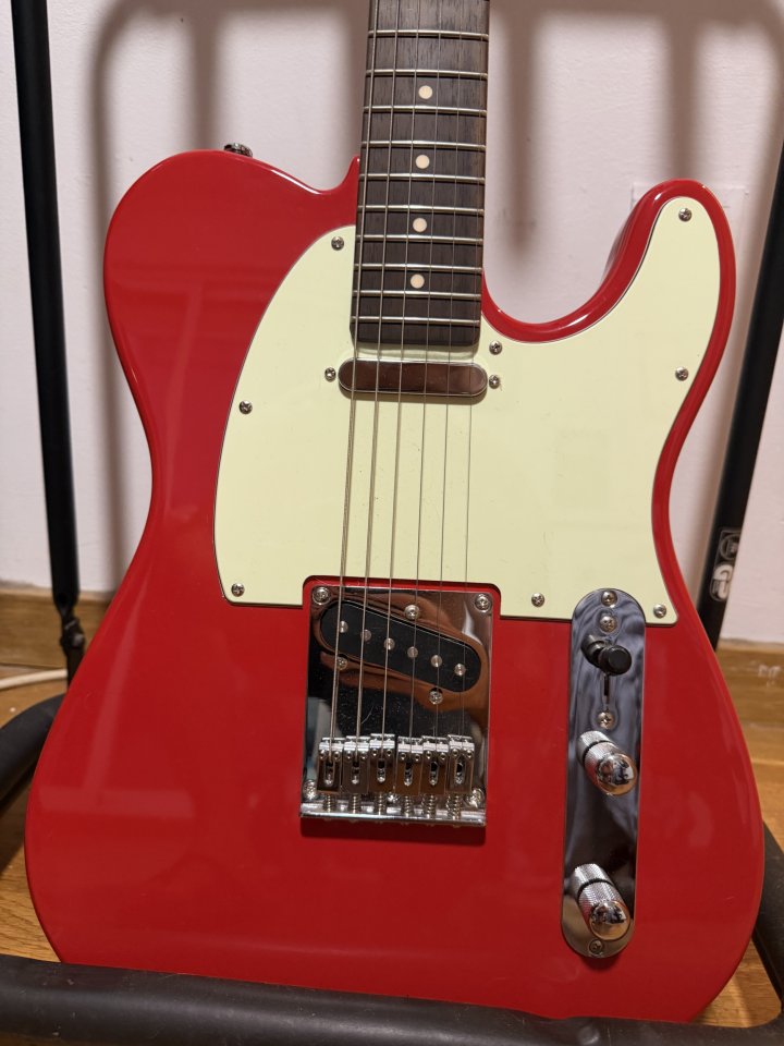 Guitarra Sire Larry Carlton T3 Dakota Red de segunda mano · Foto 2 de 9 · Valencia · 250 €