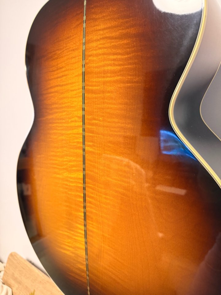 Gibson SJ200 Standard 2016 Sunburst de segunda mano · Foto 4 de 4 · Cádiz · 3600 €