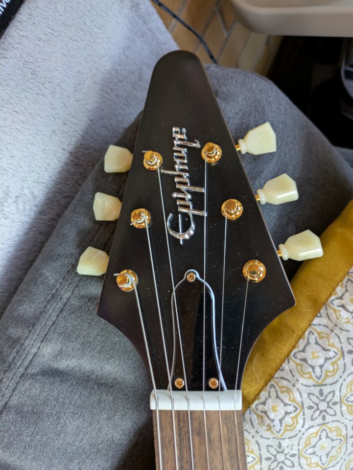 Epiphone IGC 1958 Korina Flying V, Aged Natural de segunda mano · Foto 5 de 9 · Madrid · 870 €