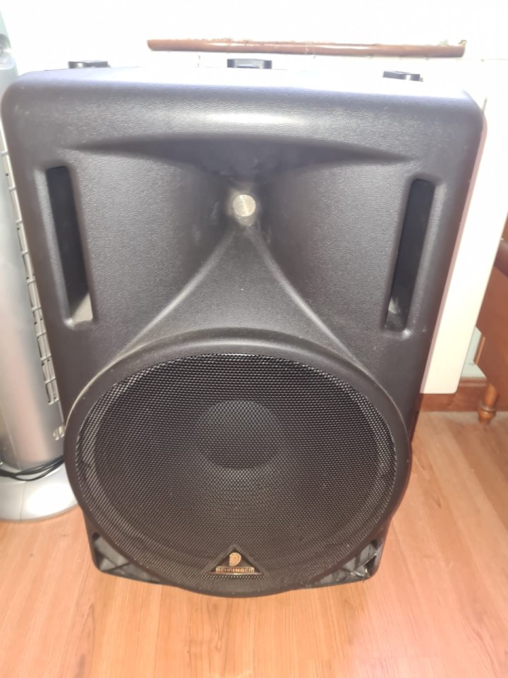 Altavoz Behringer Eurolive B215A
