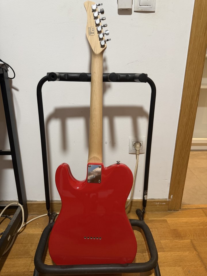 Guitarra Sire Larry Carlton T3 Dakota Red de segunda mano · Foto 4 de 9 · Valencia · 250 €