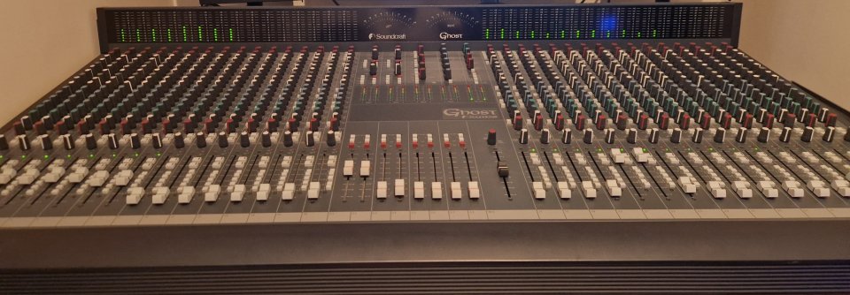 Soundcraft Ghost 32 con la modificación de Creation Audio Labs de segunda mano · Foto 1 de 7 · Madrid · 3500 €