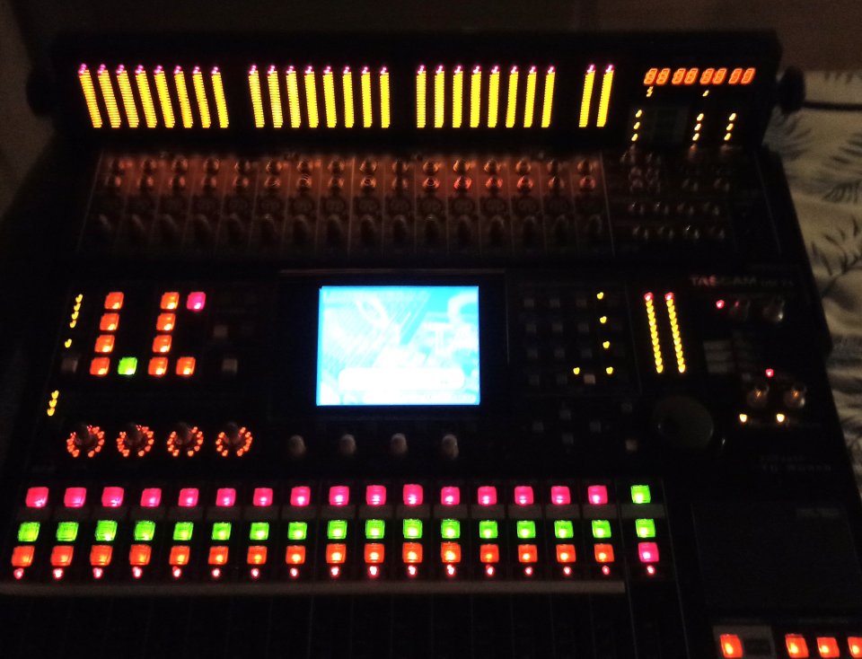 Estudio completo: sintes,racks,mesa digital-(Moog, DSI, Nord, Korg, Roland)