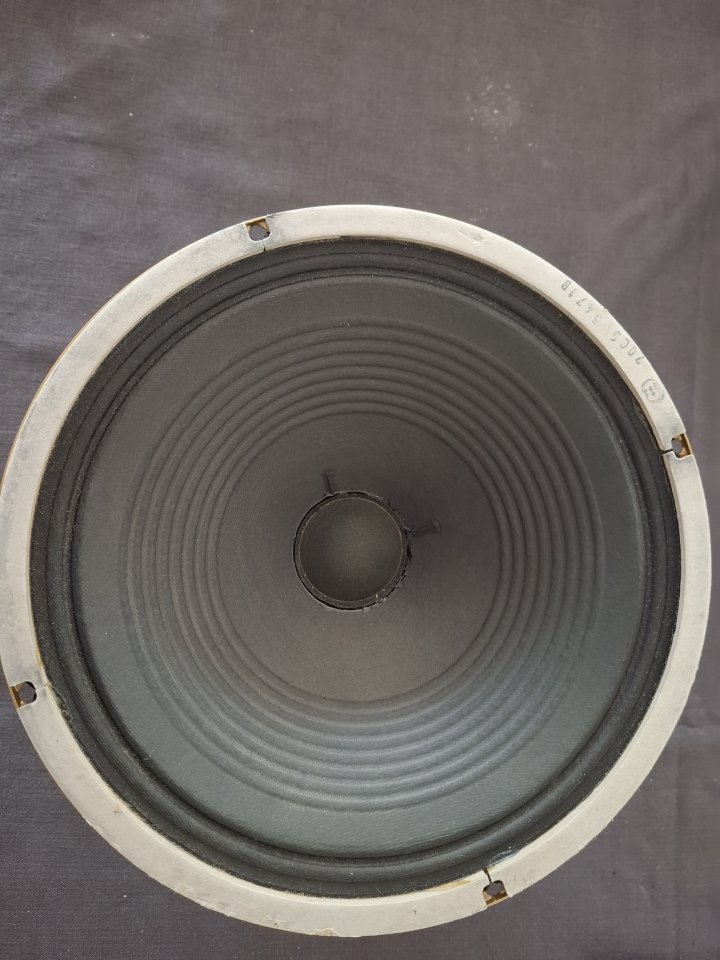Altavoz Celestion Gold Alnico 12, 8 ohm de segunda mano · Foto 3 de 3 · Madrid · 160 €