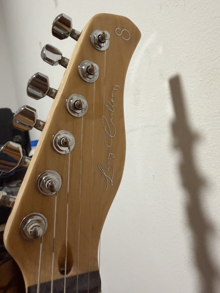 Guitarra Sire Larry Carlton T3 Dakota Red de segunda mano · Foto 6 de 9 · Valencia · 250 €