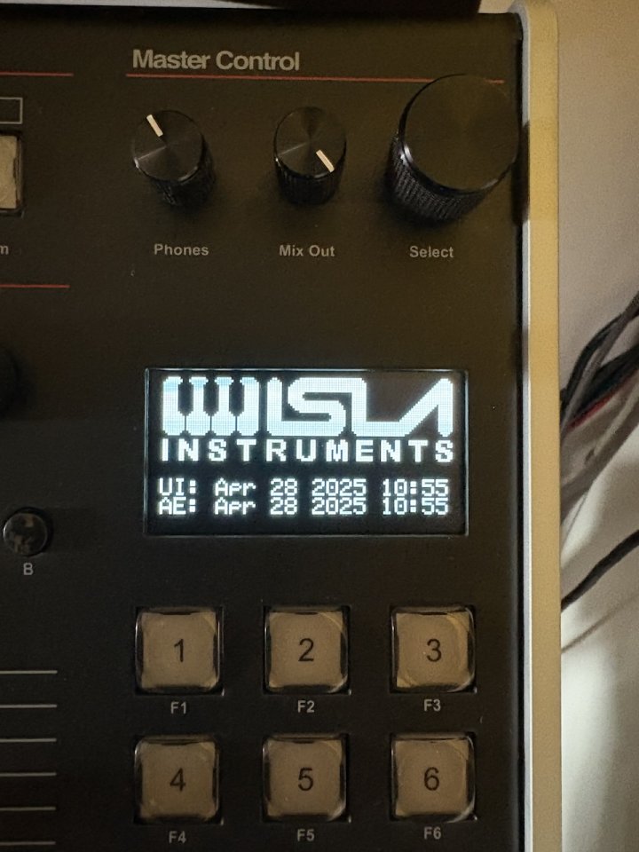 Isla S2400 Caja De Ritmo Con DSP Card