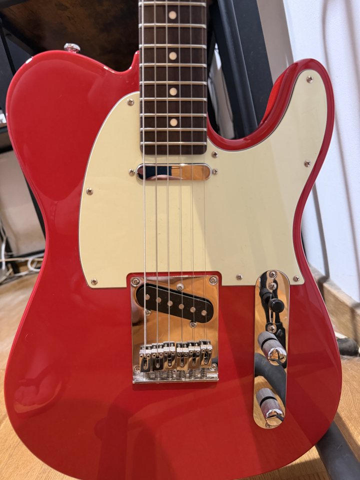 Guitarra Sire Larry Carlton T3 Dakota Red de segunda mano · Foto 5 de 9 · Valencia · 250 €