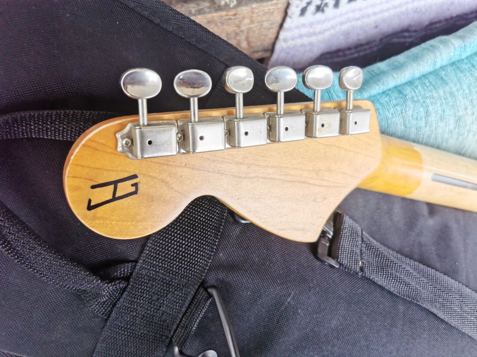 3 guitarras listos. Para gozar, fender Gibson.