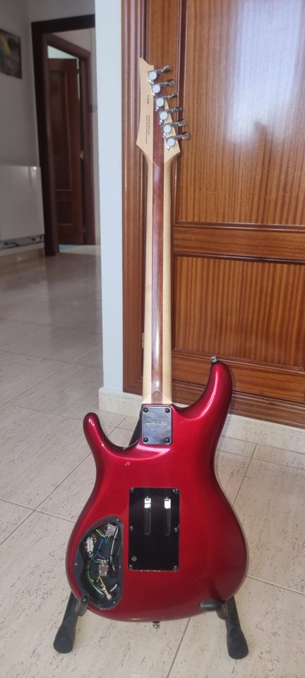 Ibanez JS24P (Joe Satriani) renovada. Leer descripción. de segunda mano · Foto 2 de 10 · Madrid · 950 €