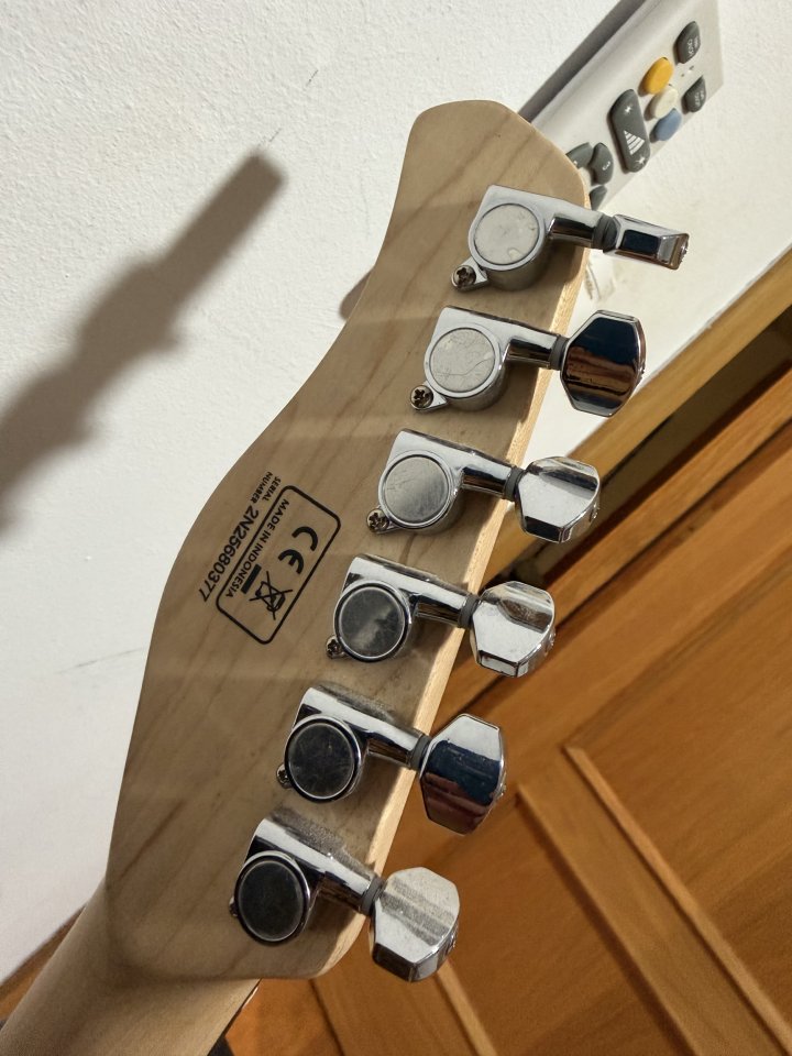 Guitarra Sire Larry Carlton T3 Dakota Red de segunda mano · Foto 7 de 9 · Valencia · 250 €