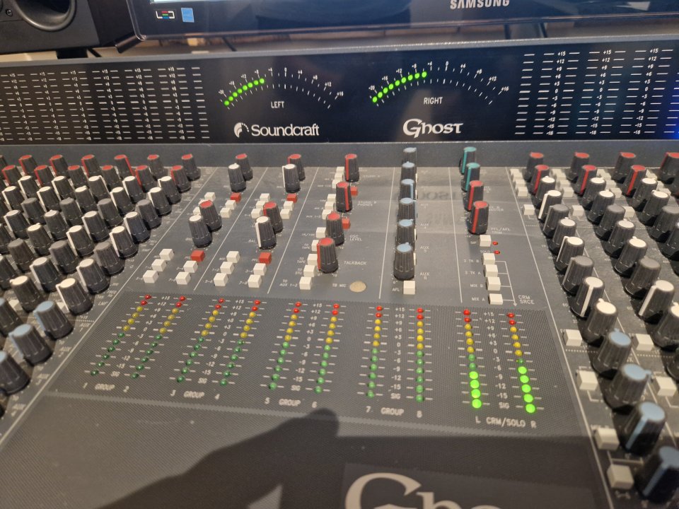 Soundcraft Ghost 32 con la modificación de Creation Audio Labs de segunda mano · Foto 5 de 7 · Madrid · 3500 €
