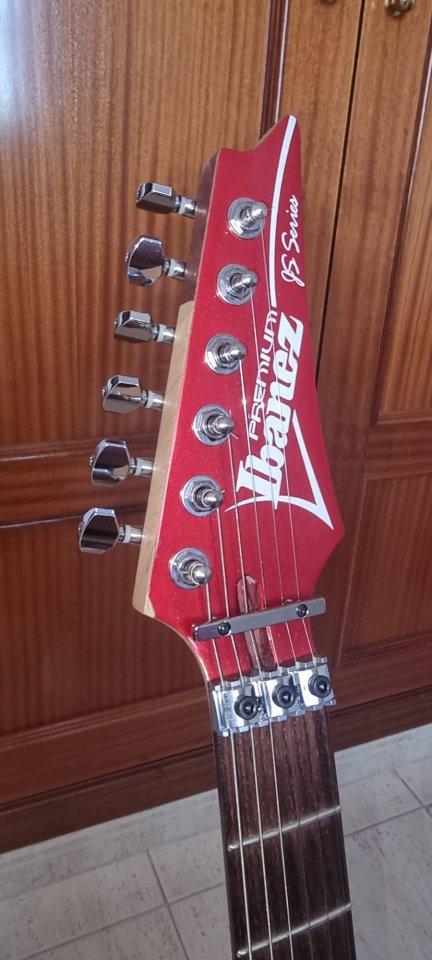 Ibanez JS24P (Joe Satriani) renovada. Leer descripción. de segunda mano · Foto 4 de 10 · Madrid · 950 €