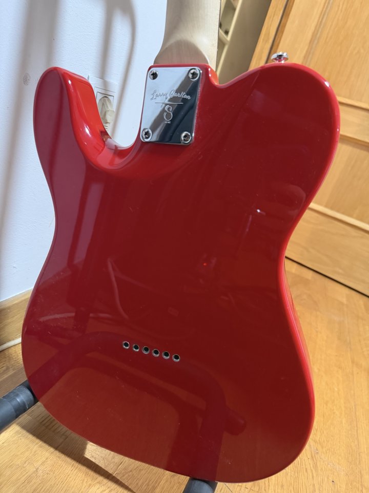 Guitarra Sire Larry Carlton T3 Dakota Red de segunda mano · Foto 8 de 9 · Valencia · 250 €