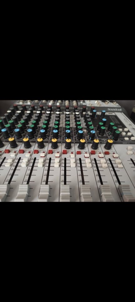Soundcraft Signature 12 MTK de segunda mano · Foto 2 de 4 · Madrid · 400 €
