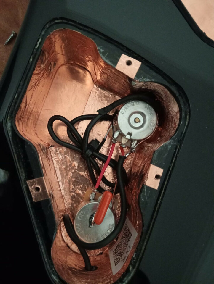 Yamaha pacífica 611 hardtail + 2 pickguards