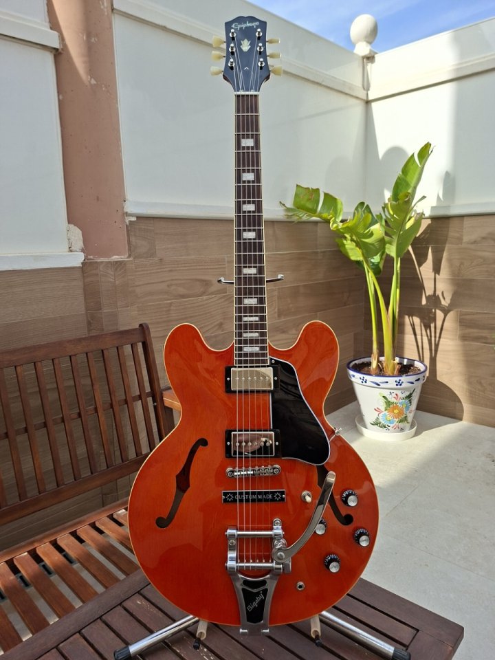 Epiphone ES-335 BIGSBY Watermelon. de segunda mano · Foto 2 de 9 · Alicante · 750 €
