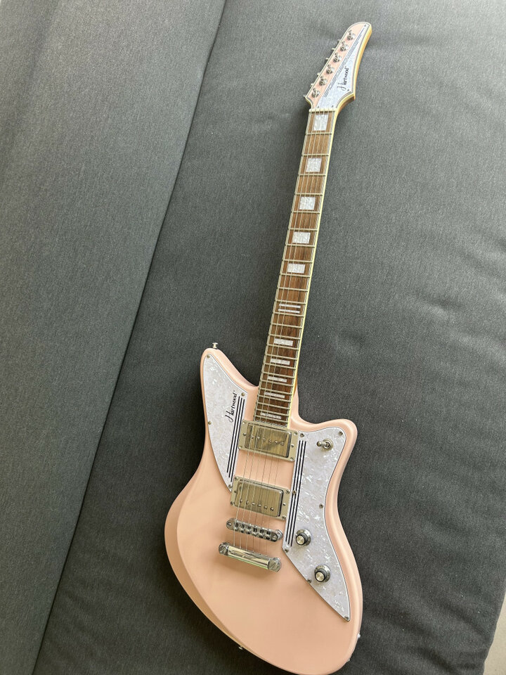 Guitarra Hartwood Charger, muy mejorada