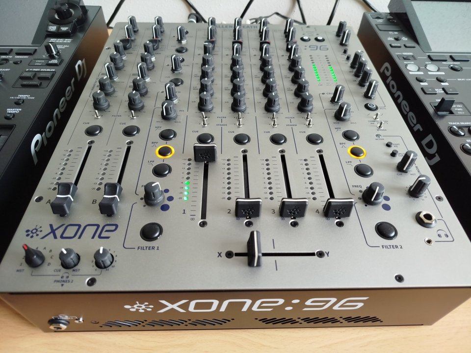 XONE 96 (Allen & Heath)