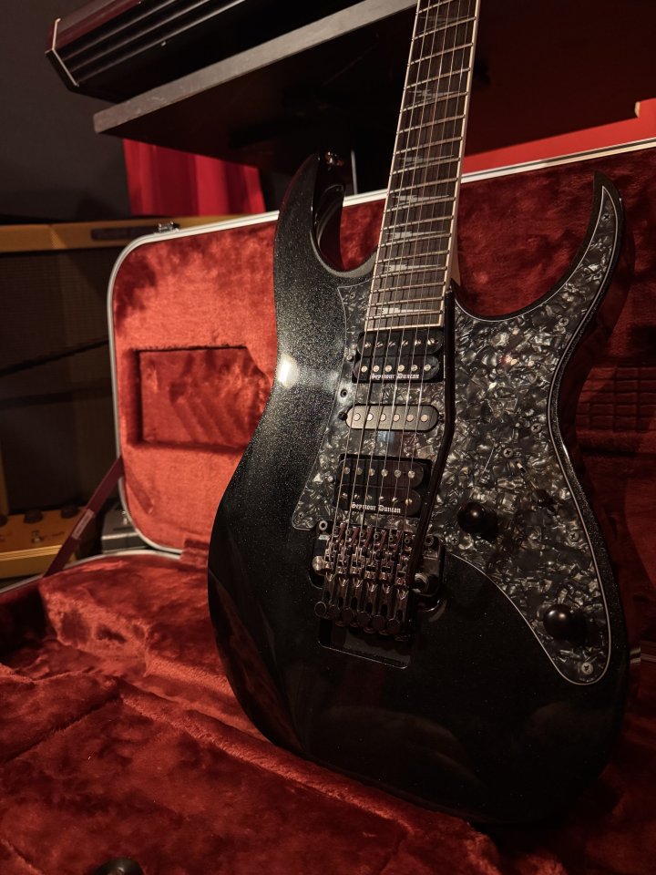 Ibanez Prestige 2550z BLACK WINTER! de segunda mano · Foto 1 de 4 · Toledo · 1400 €