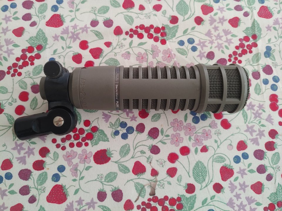 Micrófonos: At4060, Ev Pl20, Beyer m201... de segunda mano · Foto 4 de 10 · Cantabria · 1000 €