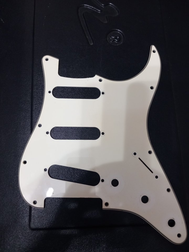 Golpeador original fender stratocaster