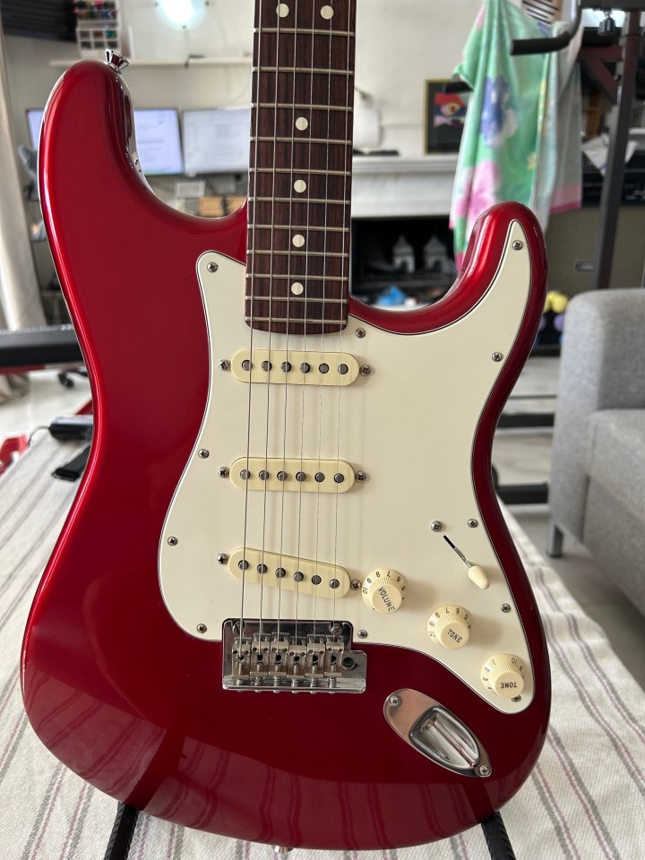Fender American Professional Stratocaster 2017 (USA) + estuche original de segunda mano · Foto 2 de 6 · Málaga · 1200 €