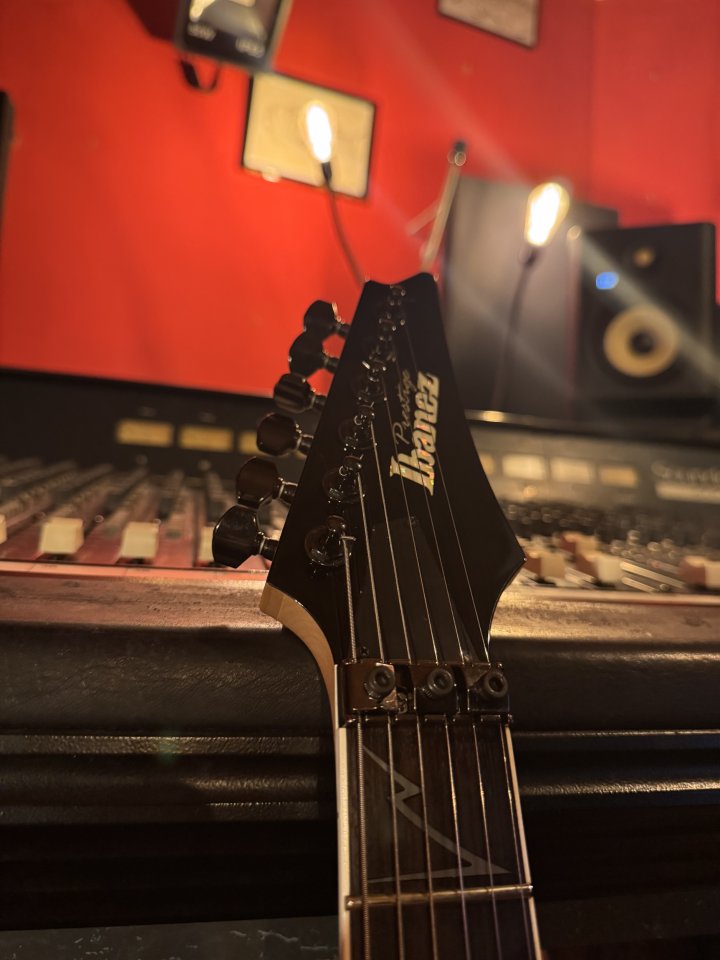 Ibanez Prestige 2550z BLACK WINTER! de segunda mano · Foto 2 de 4 · Toledo · 1400 €