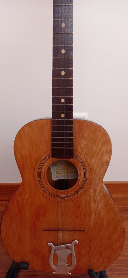 Guitarra acústica Framez años 50