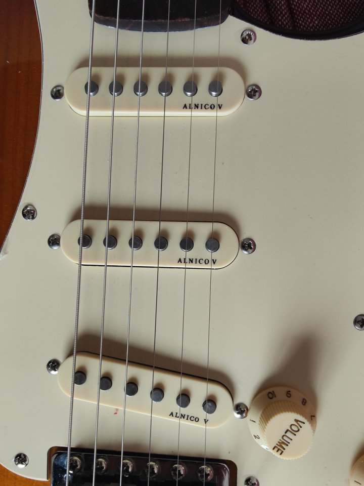 Squier Affinity Alnico V