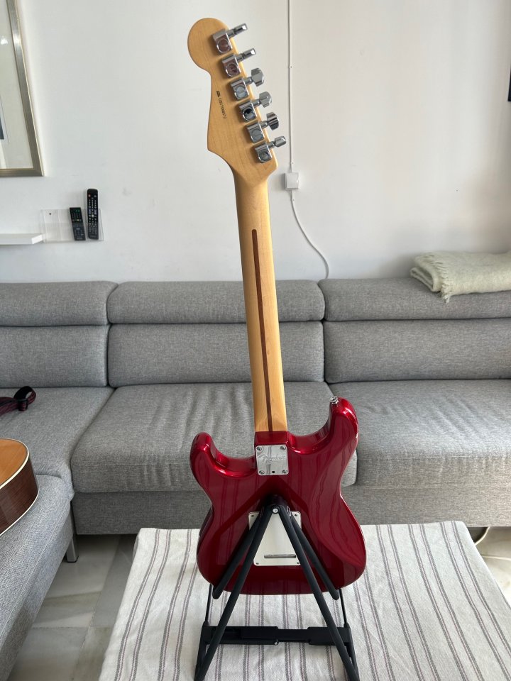 Fender American Professional Stratocaster 2017 (USA) + estuche original de segunda mano · Foto 3 de 6 · Málaga · 1200 €