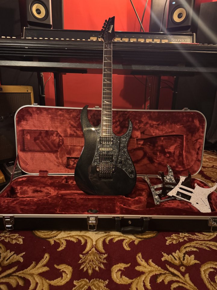 Ibanez Prestige 2550z BLACK WINTER! de segunda mano · Foto 3 de 4 · Toledo · 1400 €