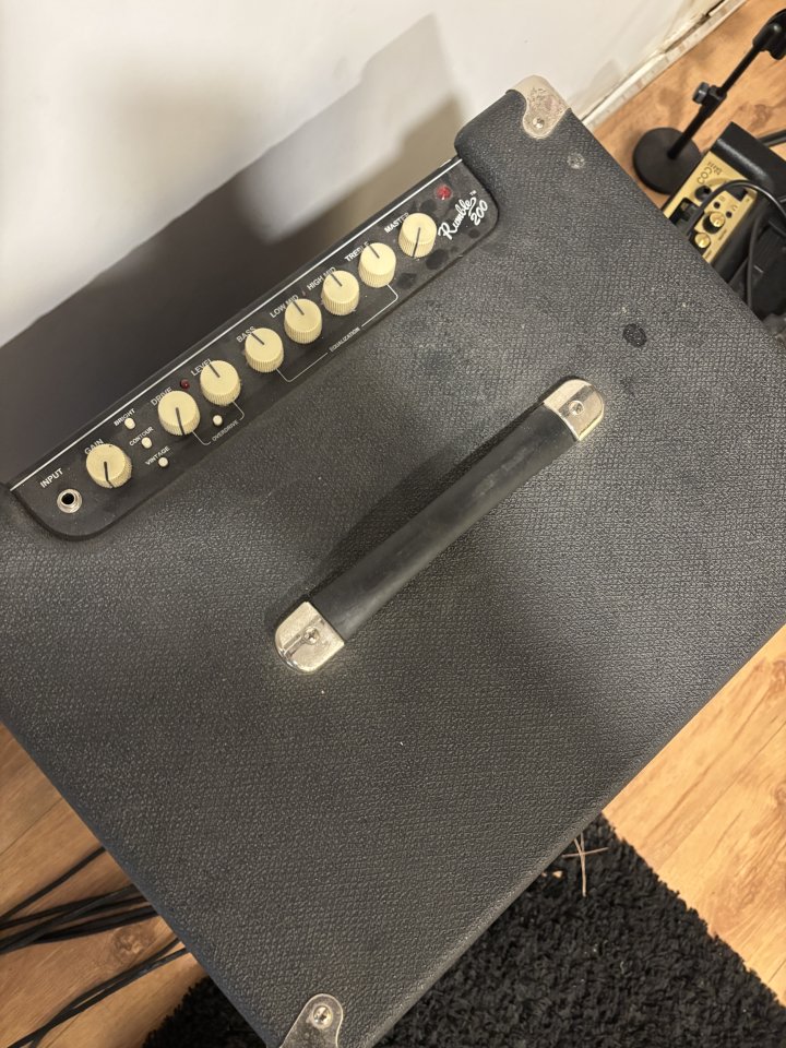 Fender Rumble 200 Amplificador para Bajo de segunda mano · Foto 2 de 3 · Barcelona · 400 €