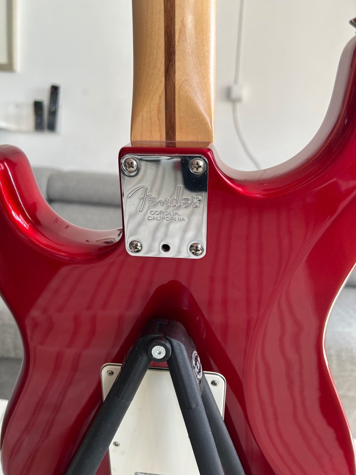 Fender American Professional Stratocaster 2017 (USA) + estuche original de segunda mano · Foto 4 de 6 · Málaga · 1200 €