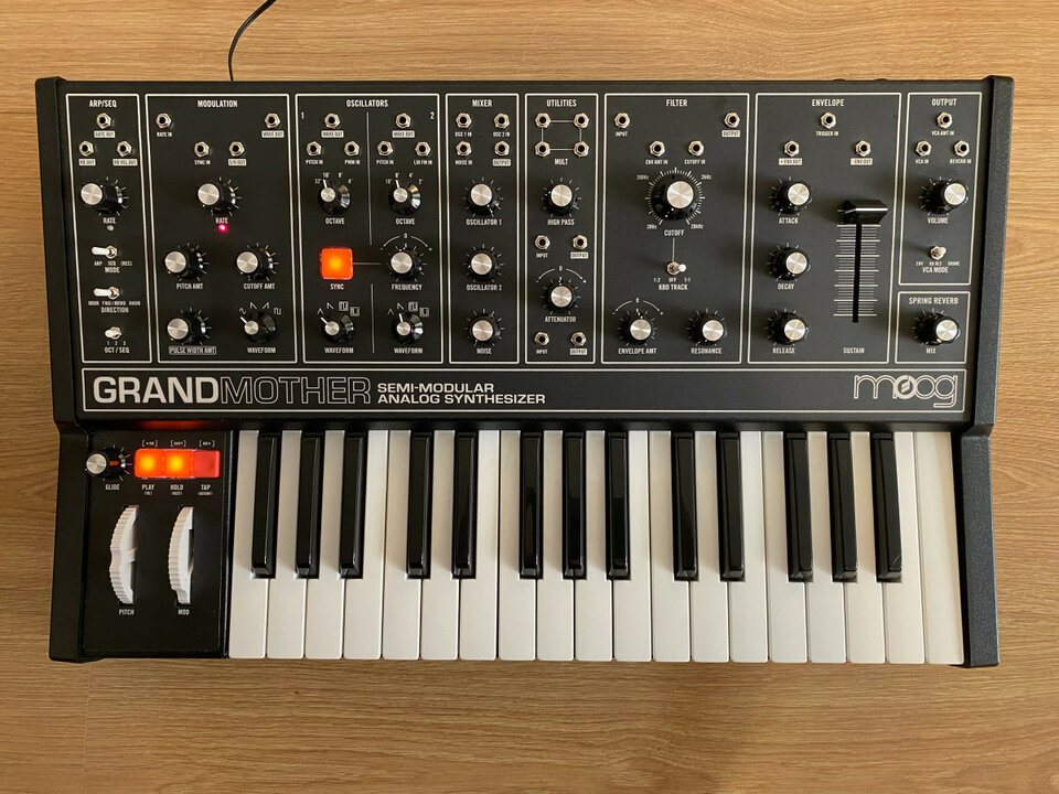 Sintetizador analógico Moog Grandmother - Dark Edition