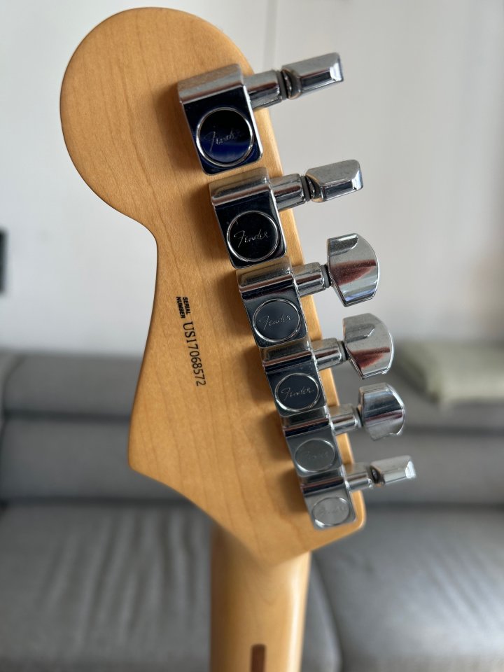 Fender American Professional Stratocaster 2017 (USA) + estuche original de segunda mano · Foto 5 de 6 · Málaga · 1200 €