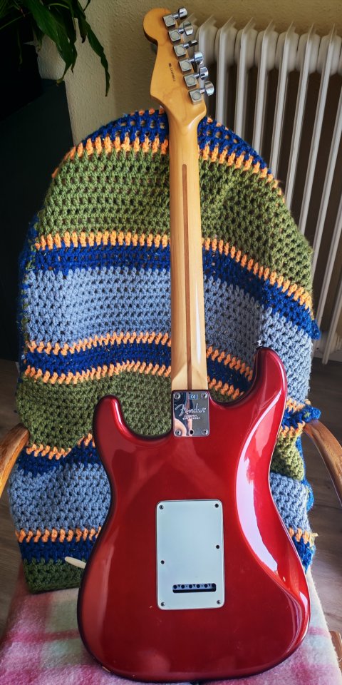 Fender Stratocaster USA American Standart (con regalazo) de segunda mano · Foto 3 de 9 · Girona · 1080 €