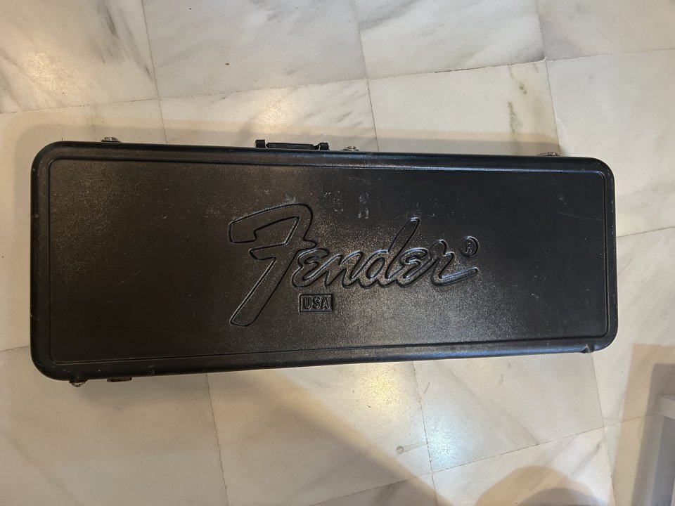 Fender American Professional Stratocaster 2017 (USA) + estuche original de segunda mano · Foto 6 de 6 · Málaga · 1200 €