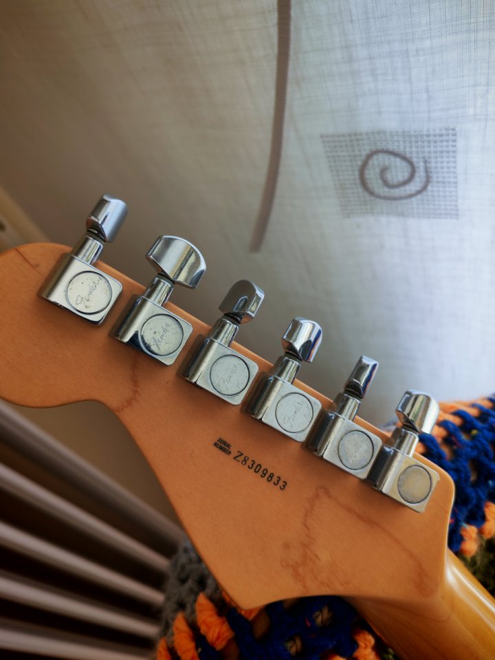 Fender Stratocaster USA American Standart (con regalazo) de segunda mano · Foto 4 de 9 · Girona · 1080 €