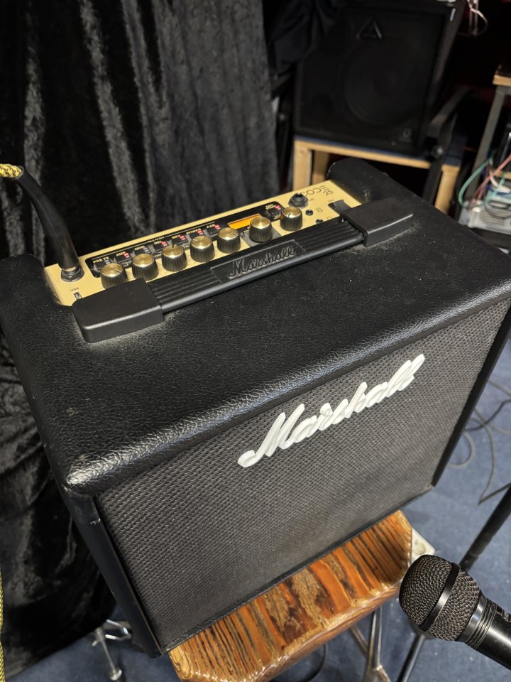 Amplificador Marshall Code 25 de segunda mano · Foto 1 de 2 · Barcelona · 120 €